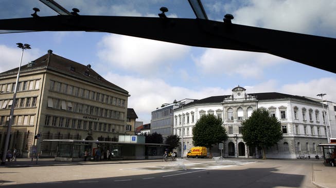 Beamten, die vom Volk oder vom Kantonsrat gewählt werden, müssen im Kanton Solothurn Wohnsitz nehmen.