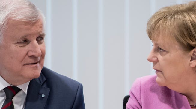 Wie weiter mit Deutschland? Nicht nur Kanzlerin Angela Merkel und CSU-Chef Seehofer durchleben schwere Stunden.