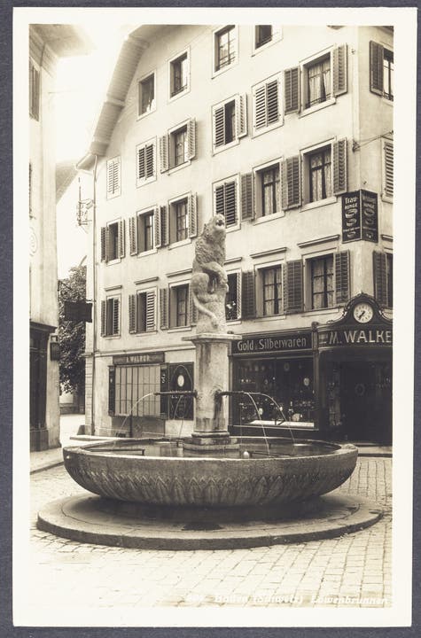 Der Löwenbrunnen um 1930.