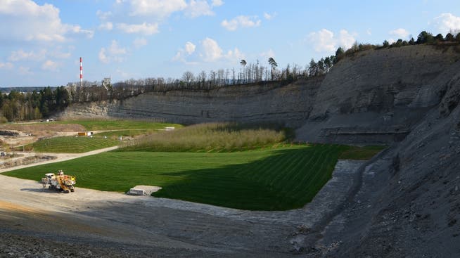 Wenn die geplante Erweiterung des Steinbruchs der Jura-Cement-Fabriken kommt, darf auch auf der Parzelle 645 der Vältner Ortsbürger Kalkstein abgebaut werden.