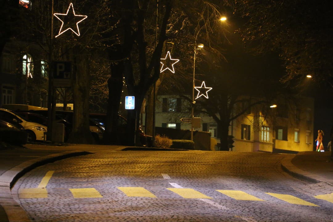 In Laufenburg weisen die Sterne den Spaziergängern den Weg in die Altstadt.