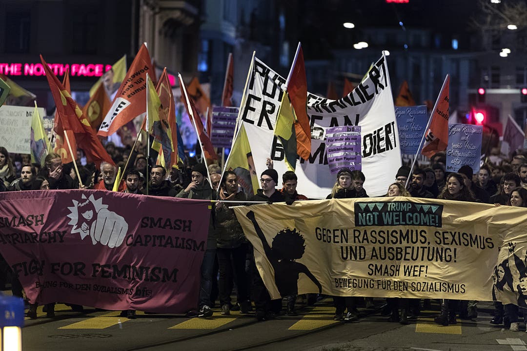 Über Tausend Menschen demonstrieren friedlich in Zürich gegen das WEF, Donald Trump und auch gegen Erdogan