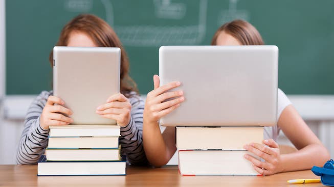 Während die Sekundarschüler künftig Ipads und Laptops subventioniert bekommen, müssen die Gymnasiasten ihr eigenes Gerät in die Schule mitbringen.