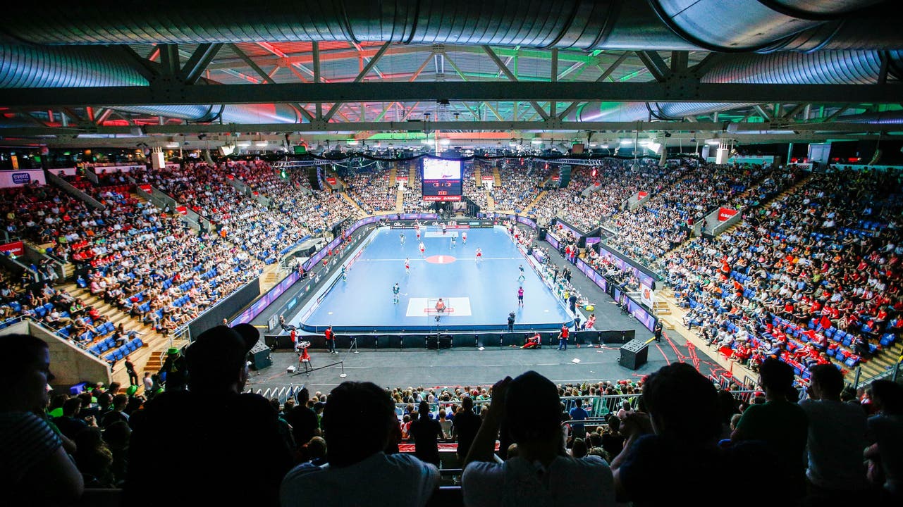 Die ausverkaufte Swiss Arena in Kloten.