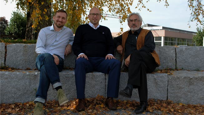 Die Jehle AG feiert Jubiläum. Die Geschäftsführung liegt mittlerweile bei Michael (l.) und Raphael (Mitte), Vater Ulrich (r.) ist Verwaltungsratspräsident.