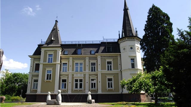 Auch ein Blickfang: Das "Schloss" von Bad Zurzach. Der Industrielle und "Stickereibaron" Jakob Zuberbühler (1840-1904) erbaute es einst.