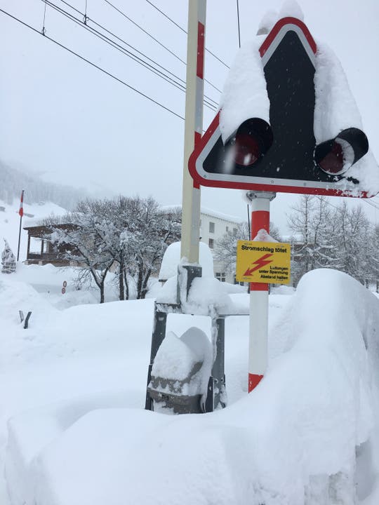 Davos versank am Montagmorgen im Schnee.
