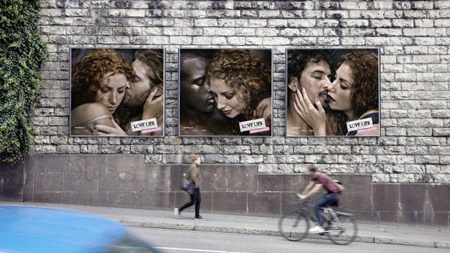 Plakate der Safer-Sex-Check-Kampagne des Bundesamtes für Gesundheit nahe des Centrals in Zürich.