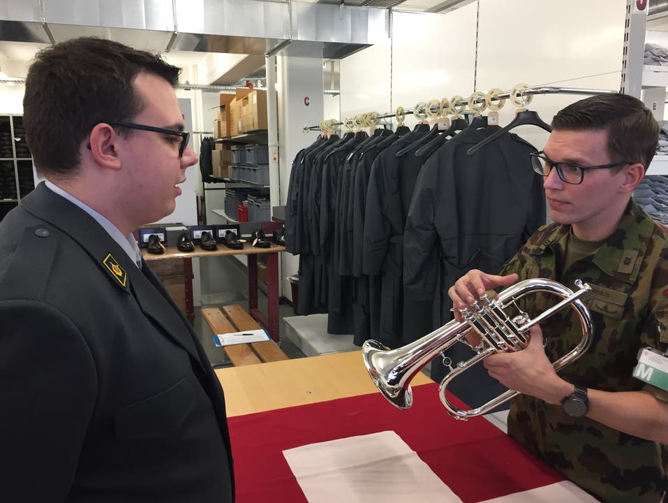 Rekruten übernehmen ihre Instrumente In Othmarsingen übernehmen Rekruten der Militärmusik-RS 16-1/18 (Aarau) ihre Instrumente
