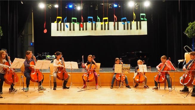 Schülerinnen und Schüler der Musikschule Möriken-Wildegg beim Konzertieren.