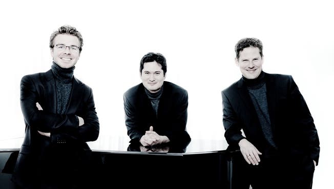 Viel gefragt – auch am Hirzenberg Festival: Das Oliver Schnyder Trio alias (v. l.) Benjamin Nyffenegger (Cello), Andreas Janke (Geige) und Oliver Schnyder (Klavier). Marco Borggreve