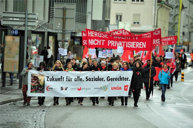 Rund 170 Personen marschierten am diesjährigen 1.-Mai-Umzug in Aarau mit. Ueli Wild