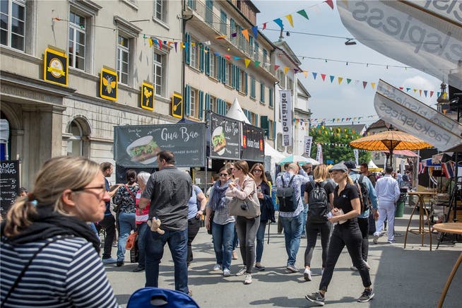 Das Street Food Festival in Olten, bei dem an über 50 Ständen Essen aus 37 Ländern angeboten wurde, zog viel Publikum an.