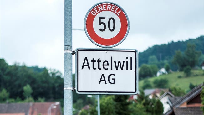Ortseinfahrt von Attelwil.