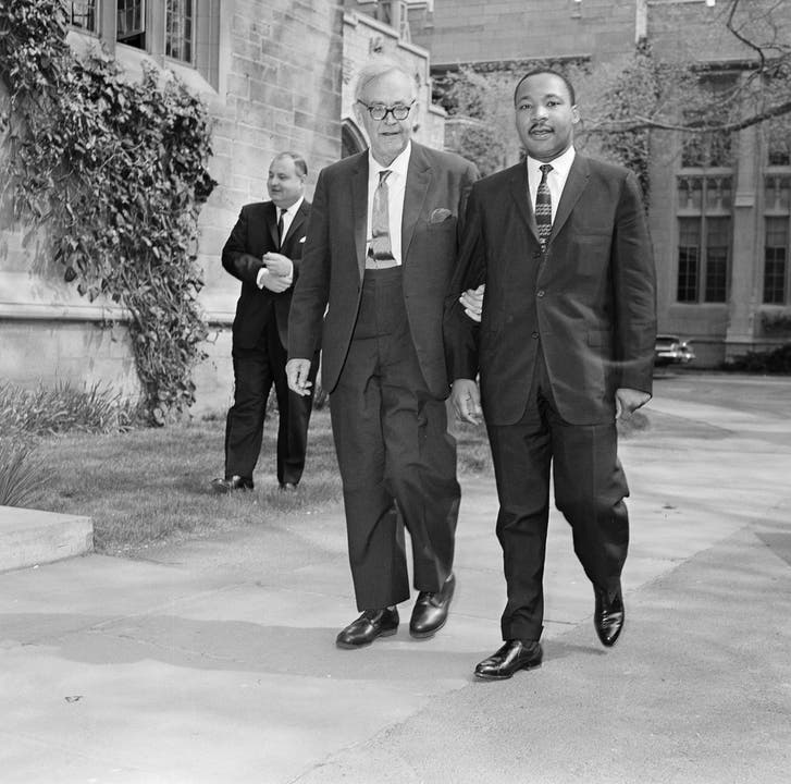 Martin Luther King und der bekannte Schweizer Theologe Dr. Karl Barthan der Princeton University am 29. April 1962.