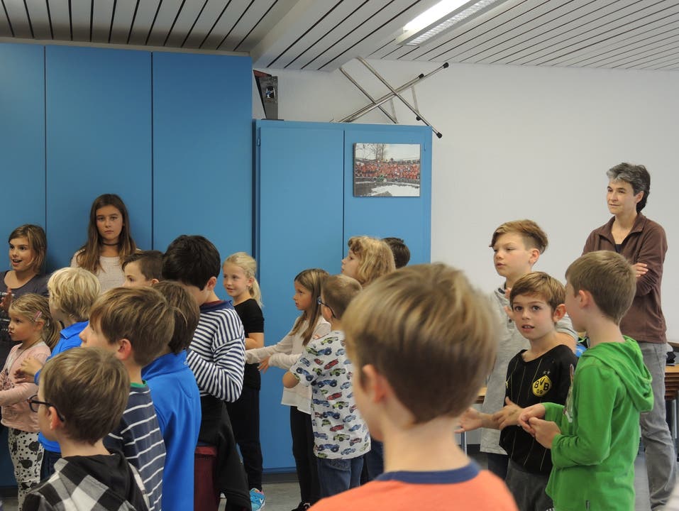 Proben für das Kindermusical Die Musikgesellschaft Riniken führt mit Kindern aus der Region das Musical "Das Dschungelbuch" auf. Die Chorleitung hat Seraina Telli inne, fürs Theater sind Martina Graf und Isabelle Kohler zuständig.