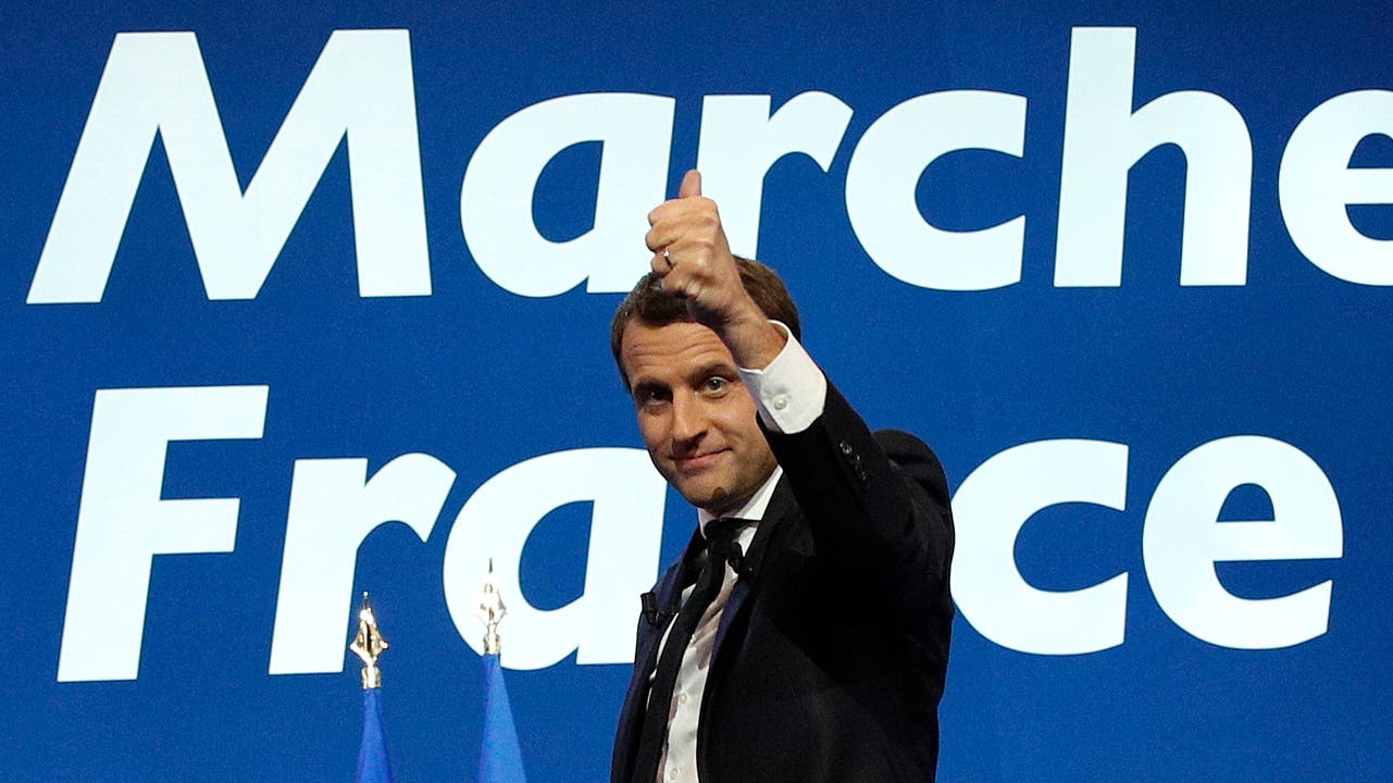 Der europafreundliche Ex-Wirtschaftsminister Emmanuel Macron hat im ersten Wahlgang ums Präsidentenamt in Frankreich am Sonntag am meisten Stimmen geholt. Er lag mit 23,75 Prozent vor der Chefin des Front National, Marine Le Pen, die 21,53 Prozent holte.