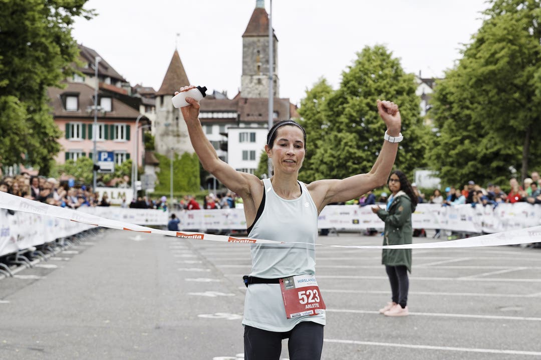 Aargau Marathon 2018 Die Siegerin Arlette Maurer im Ziel in Aarau.