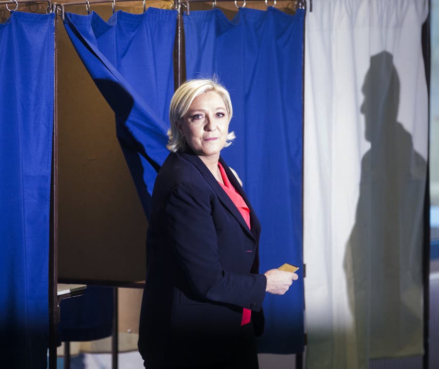 Le Pen im Wahllokal