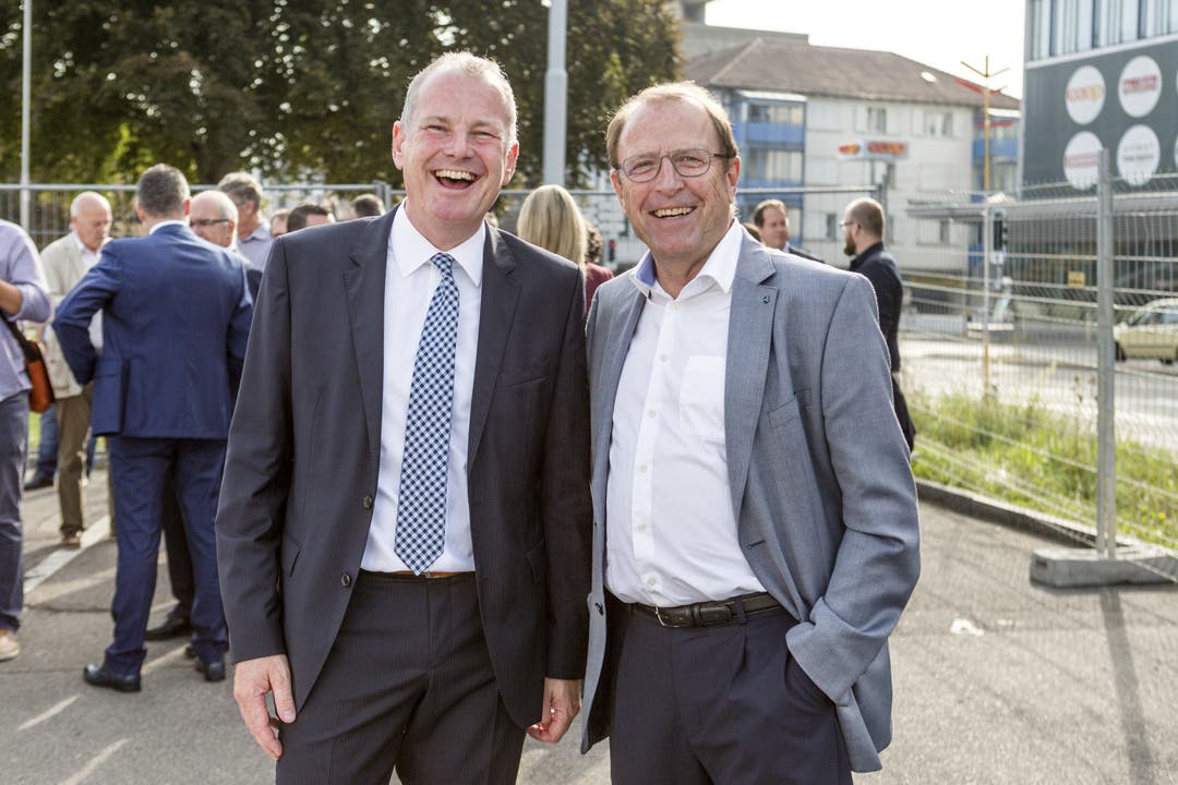 Auch der Aargauer Regierungsrat und Baudirektor Stephan Attiger und sein Vorgänger Peter Beyeler liessen sich den Spatenstich nicht entgehen.