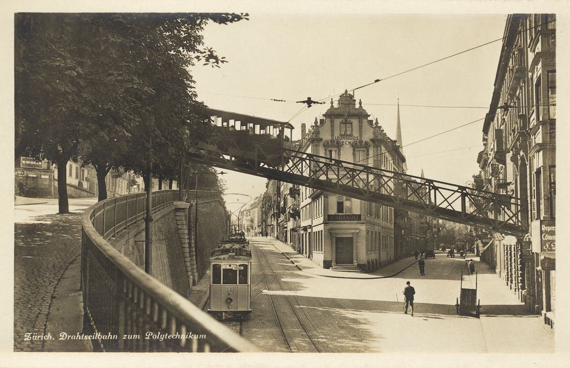 Die Drahtseilbahn zum Polytechnikum wurde 1889 eröffnet und ist das Überbleibsel eines gross angelegten Projekts. Ende des 19. Jahrhunderts sollte der Zürichberg mit einer Seilbahn erschlossen werden. Postkarte von zwischen 1900-1910.