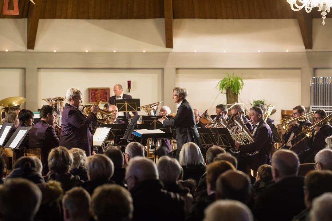  Die Brass Band Harmonie Wolfwil stand ein letztes Mal unter der Leitung von Emerita Blum-Duss.
