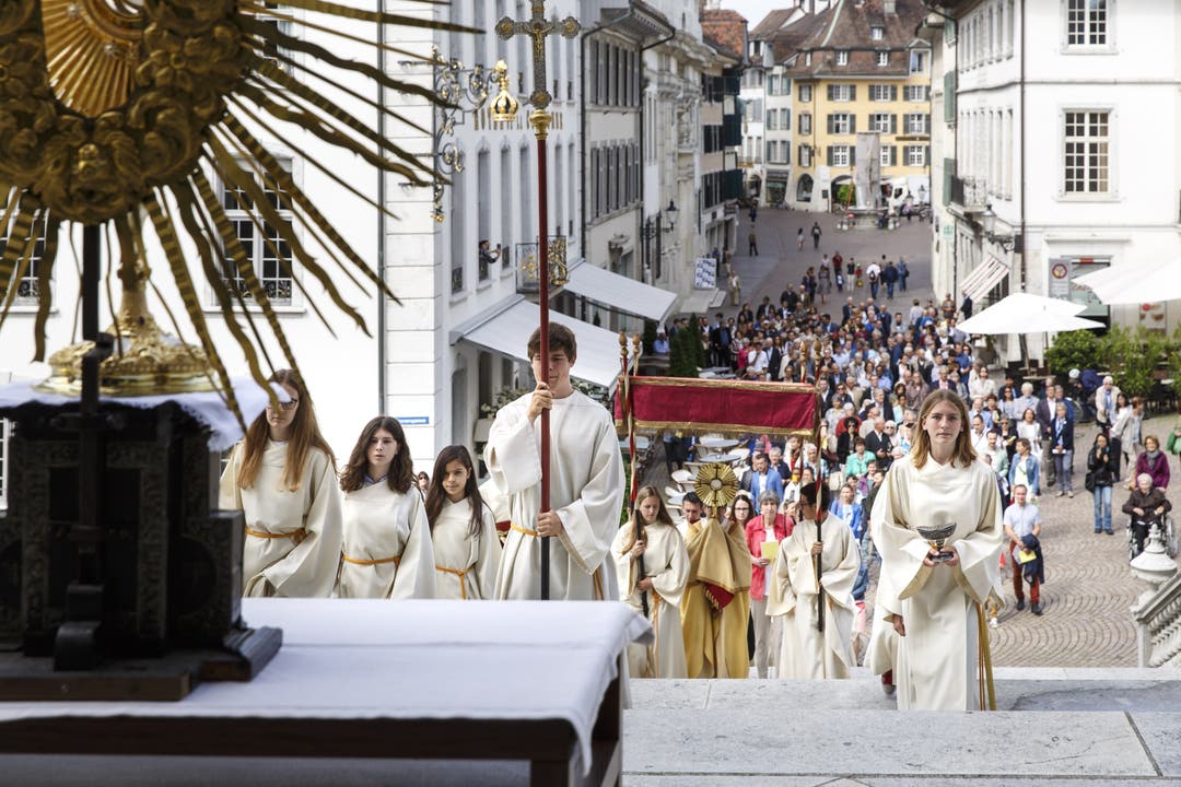 Die Prozession endet auf der St.Ursentreppe