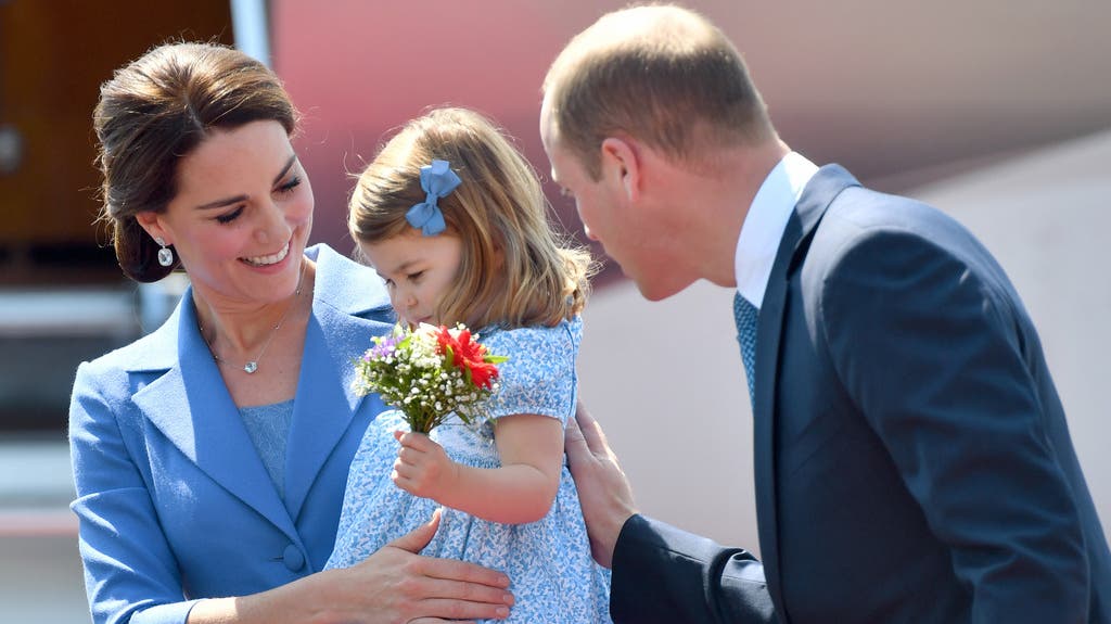 Prinzessin Charlotte von Cambridge (*2. Mai 2015) Die erste Tochter des Ehepaares. Der volle Name der kleinen Prinzessin lautet Charlotte Elizabeth Diana.