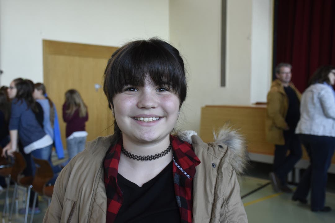 Jaimie-Lee, 12, Gemeinderätin «Ich bin etwas nervös. Je mehr Schüler in den Saal kommen, desto nervöser werde ich.»