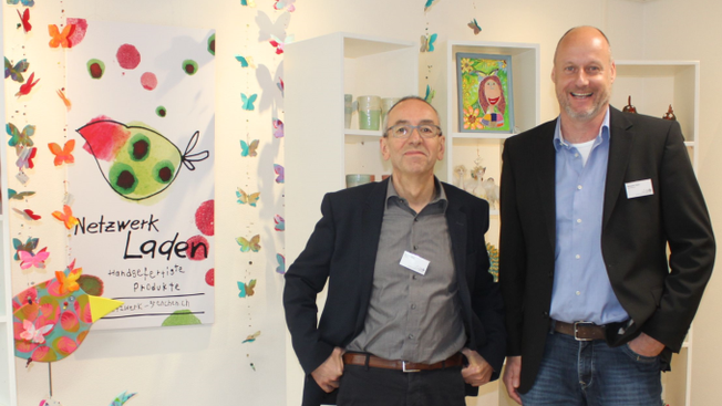 Kurt Boner (links) und Reto Kämpfer im neuen Netzwerk-Laden.