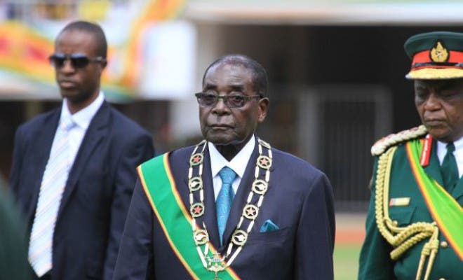 Präsident Robert Mugabe (93) war seit 1980 an der Macht. Am 21. November 2017 schliesslich tritt er zurück, nach 37 Jahren an der Macht.