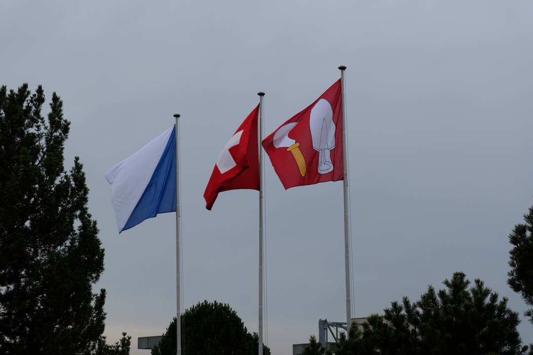 An Mittefasten zeigt Unterengstringen Flagge.