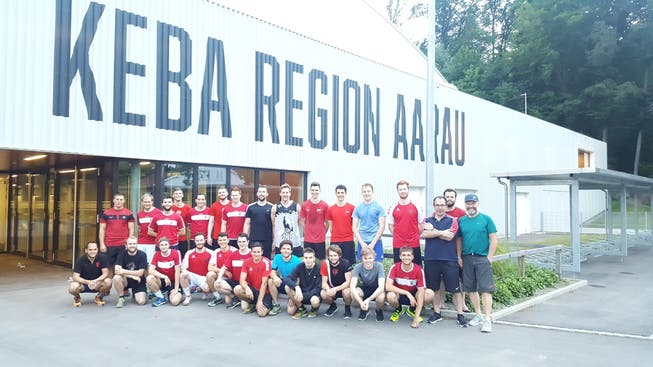 Die durchmischten Teams der 1. Liga Argovia Stars (Eishockey) und dem Team Aarau (Unihockey).