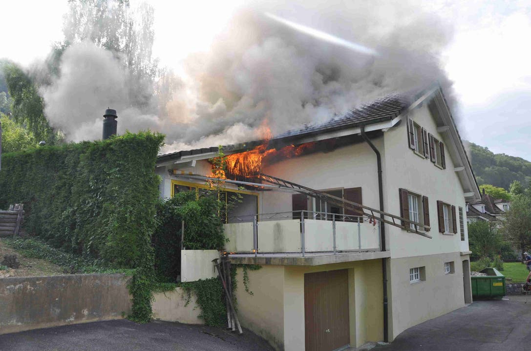 Die Brandmeldung ging bei der Kantonspolizei Solothurn um 9.36 Uhr ein