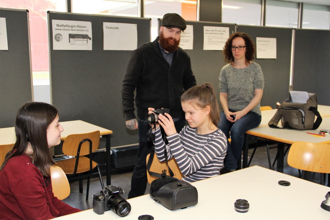 Schüler und Profis drehen einen Spielfilm An der Bezirksschule Windisch laufen die Vorbereitungen auf Hochtouren. Im Frühjahr 2019 soll das Endprodukt, der Film "burnout", in die Kinos kommen.