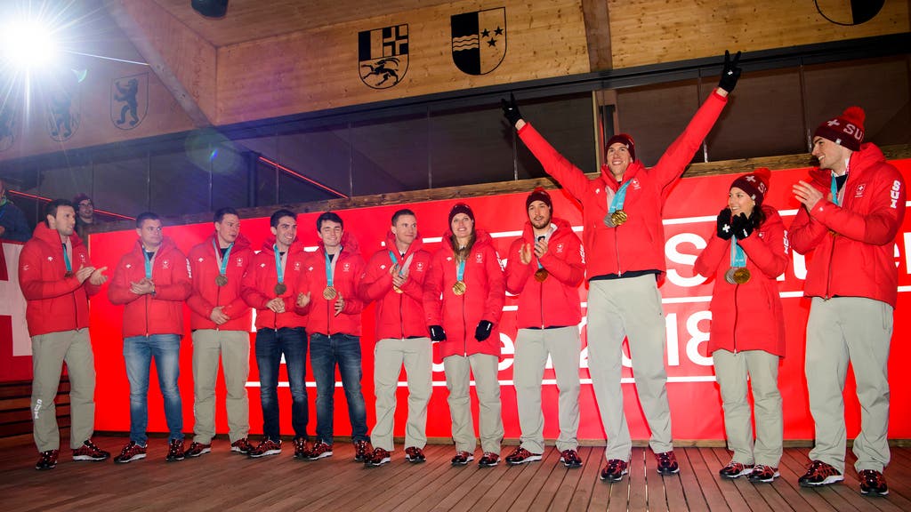 Zeit zu Feiern: Die Schweizer Medaillengewinner lassen den erfolgreichen Tag im House of Switzerland ausklingen.
