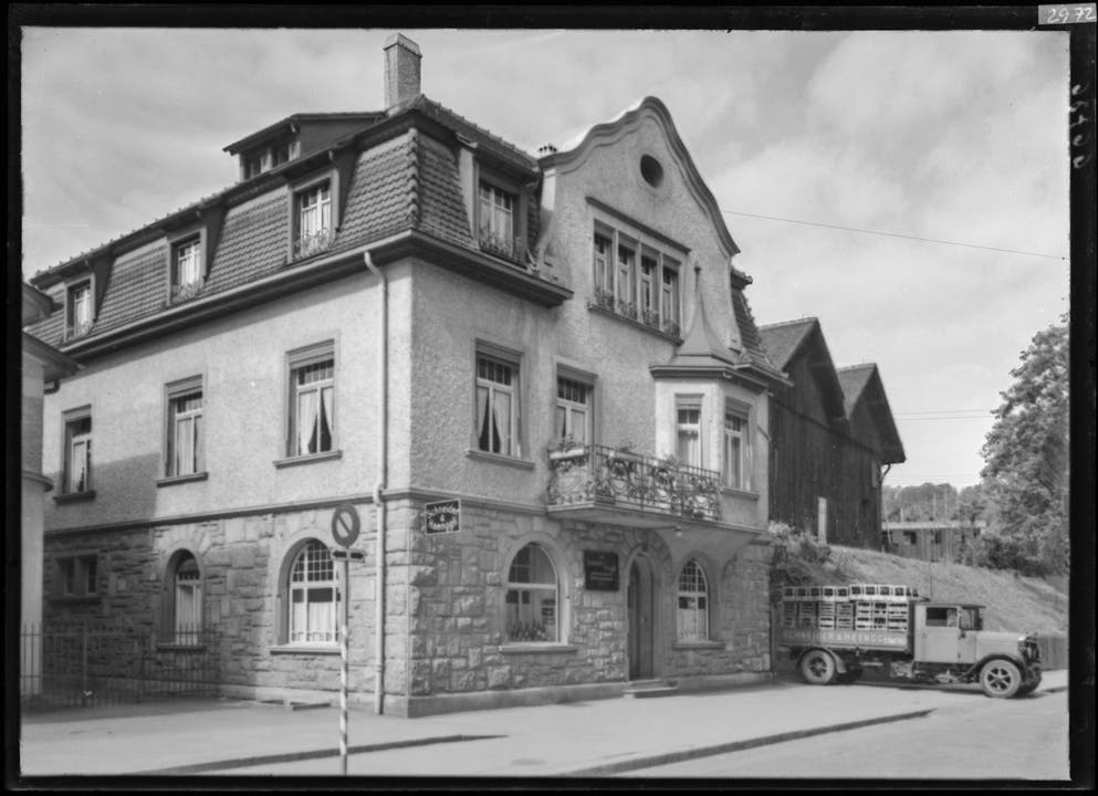 Die Villa Schnebli 1945 In dieser Zeit war das Haus im Besitz der Kohlen- und Mineralwasserhandlung Schneider &amp; Haenggli.
