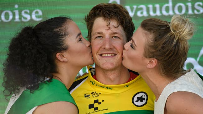 Stefan Küng darf sich küssen lassen – er ist neuer Leader der Tour de Suisse.