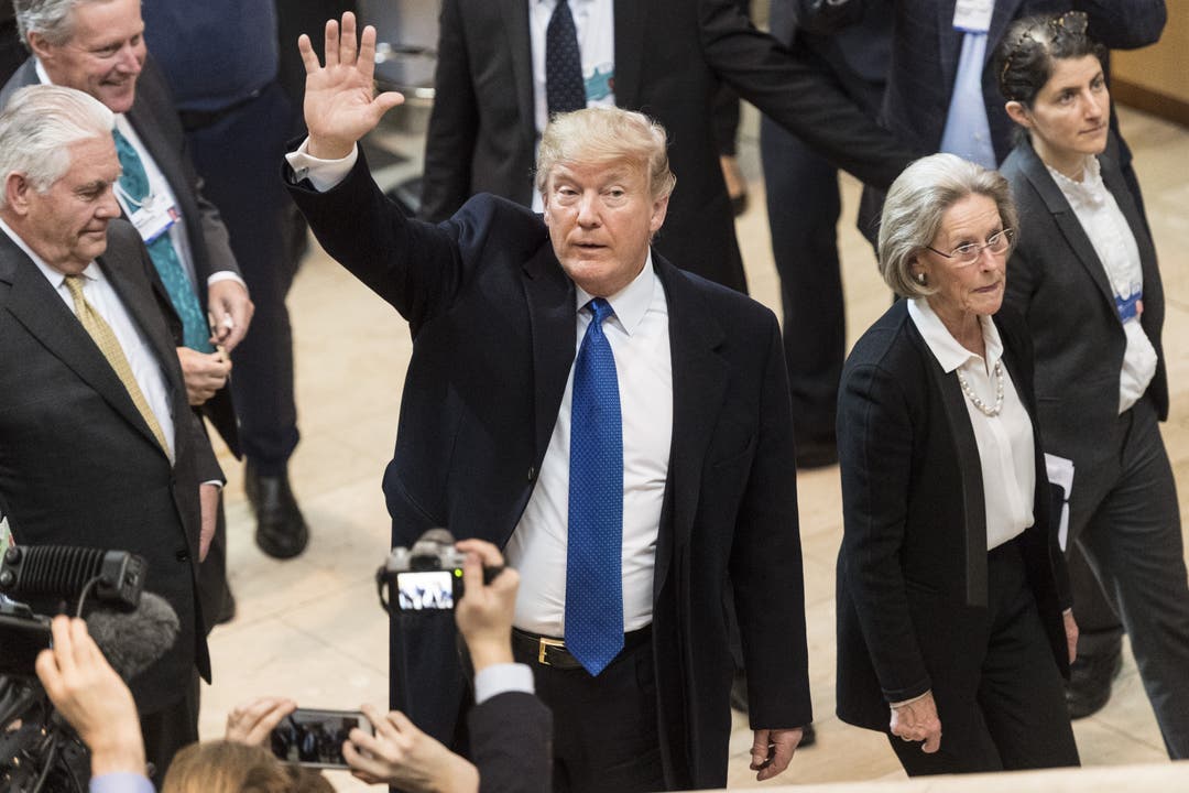 Trump bei seiner Ankunft im Kongresszentrum.