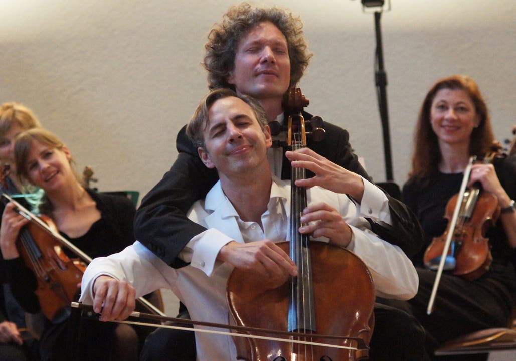 «Duo Calva» von Mozart vollends verzaubert Vierhändig spielen auf einem Cello