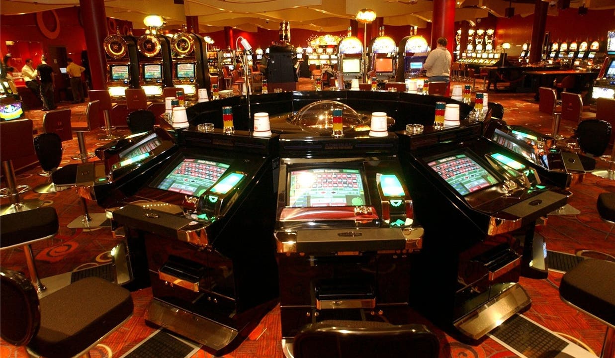 Der Automatensaal im Grand Casino in Basel.