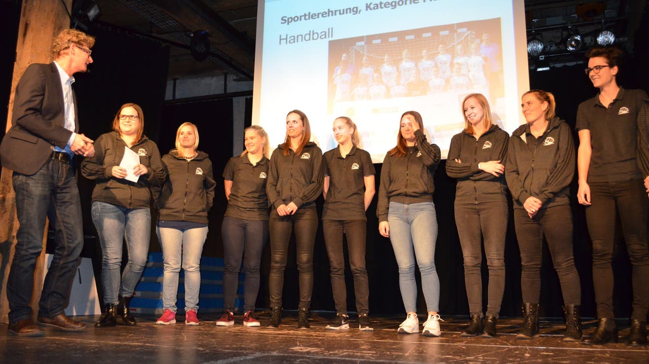 Sportlerehrung Sportlerehrung der Stadt Brugg im Salzhaus: Die Handballerinnen sind amtierende Cupsieger.