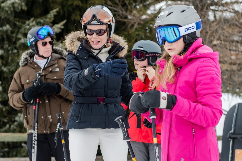 Die Königsfamilie reist zum Skifahren oft in die Schweiz, wie zum Beispiel 2016 nach Verbier.