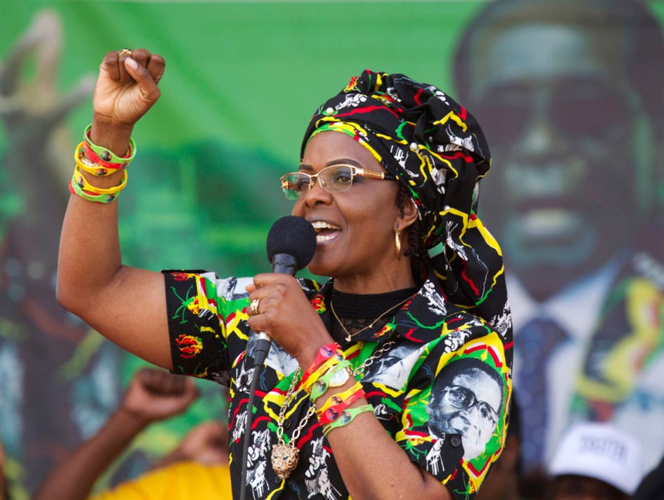 Simbabwes First Lady Grace Mugabe. Wegen ihrer Prunksucht erhielt sie von der Bevölkerung den Zunamen Grace "Gucci" Mugabe. Das Militär will verhindern, dass sie auf ihren Mann als Präsidentin folgt.
