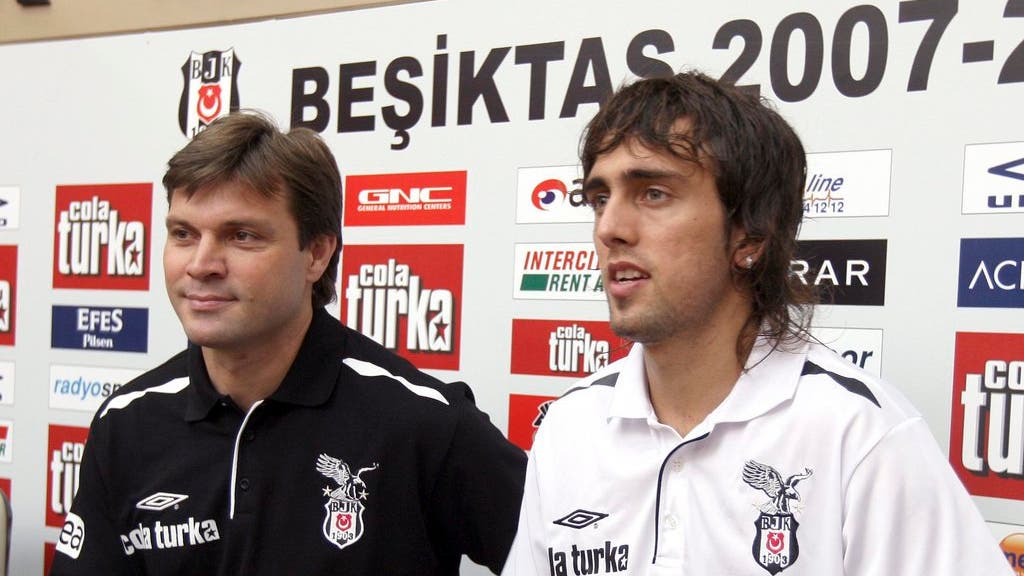 Zwischen 2006 und 2010 lief er für Beşiktaş Istanbul auf.