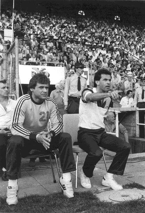 Ottmar Hitzfeld, hier neben Assistenztrainer Radi Schibli (links), kam 1984 zum FC Aarau und wurde gleich Vize-Meister.