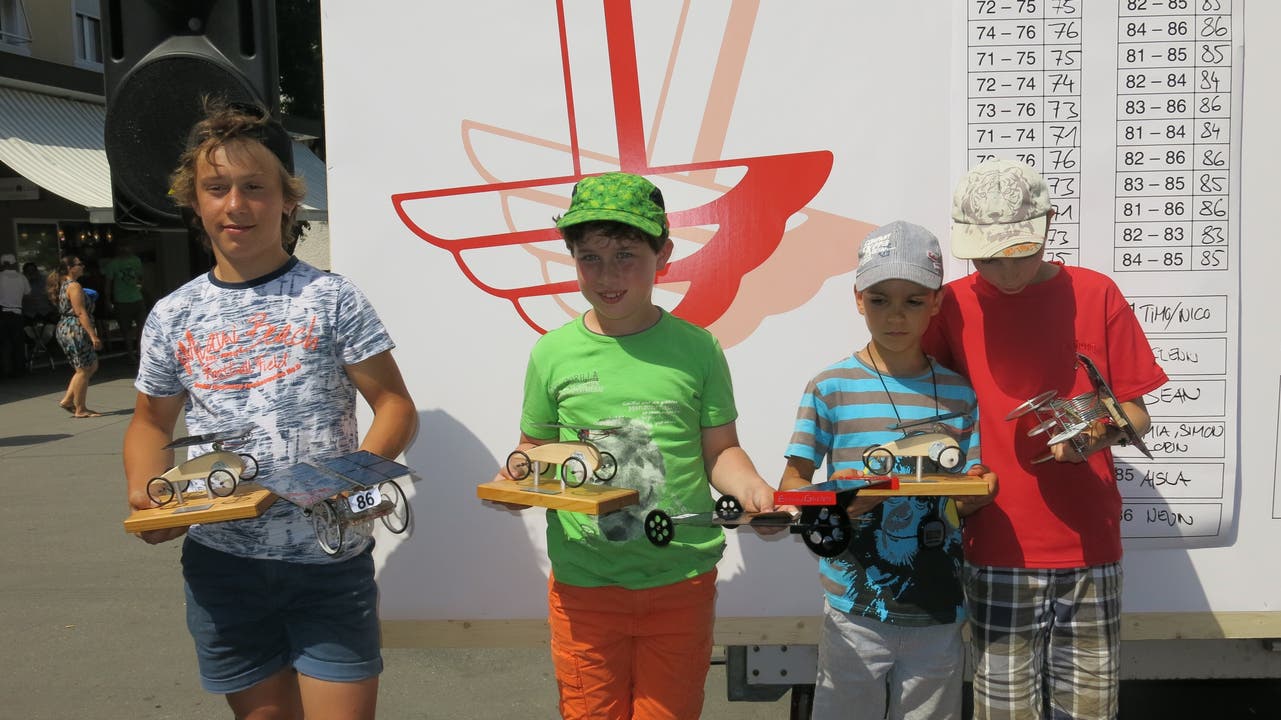 Solarmobil-Rennen Die Sieger: Nevin, Loris, Luis und Jens.