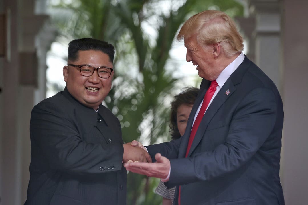 Gipfel in Singapur – die besten Bilder Ein historisches Treffen: Nordkoreas Machthaber Kim Jong Un und US-Präsident Donald Trump im Capella Resort auf Sentosa Island am 12. Juni 2018.