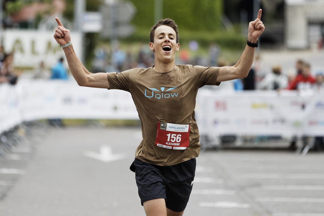 Aargau Marathon 2018 Der überglückliche Dritte Alexandre Bugnard im Ziel in Aarau.