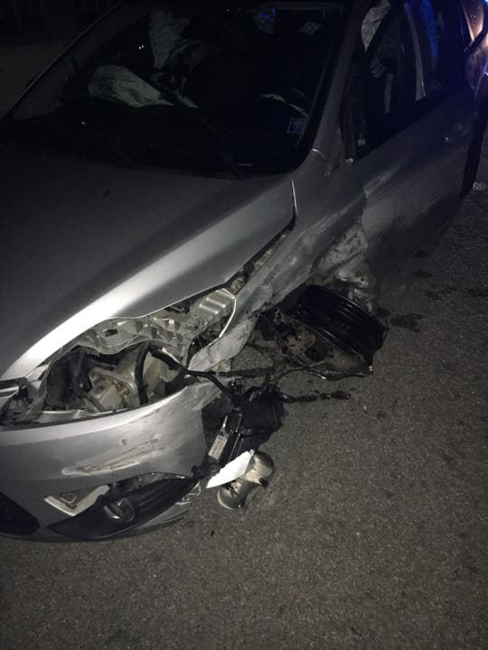 Spreitenbach (AG), 19. April Ein rumänischer Autofahrer ist auf der A1 in Spreitenbach mit der Leitplanke kollidiert. Laut der Kantonspolizei dürfte er kurz eingeschlafen sein. Am Auto entstand Totalschaden. Dem Unfallfahrer wurde der Führerausweis aberkannt.